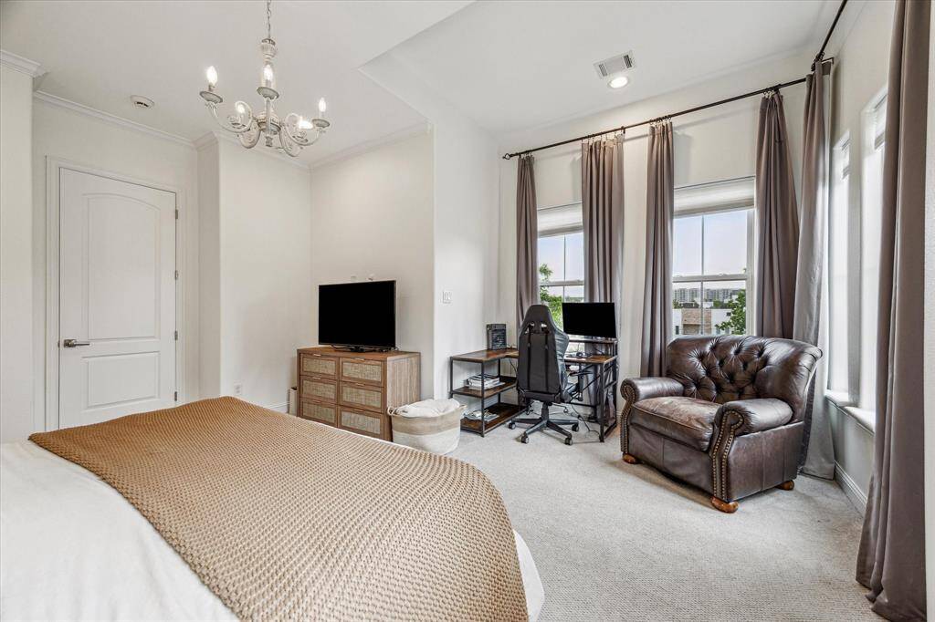 Blending comfort and style, this third-floor primary retreat features a window-lined nook perfect for a sitting area with elevated views of Houston. Clean lines, soft neutrals, and abundant natural light create a serene space you’ll love coming home to.