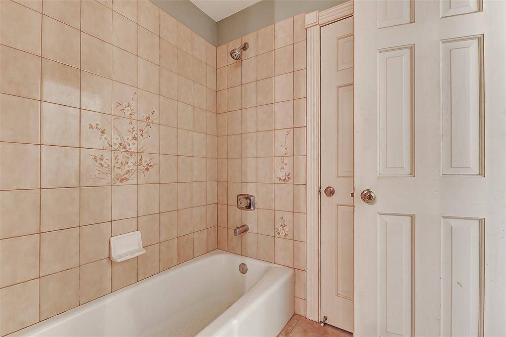 secondary bathroom