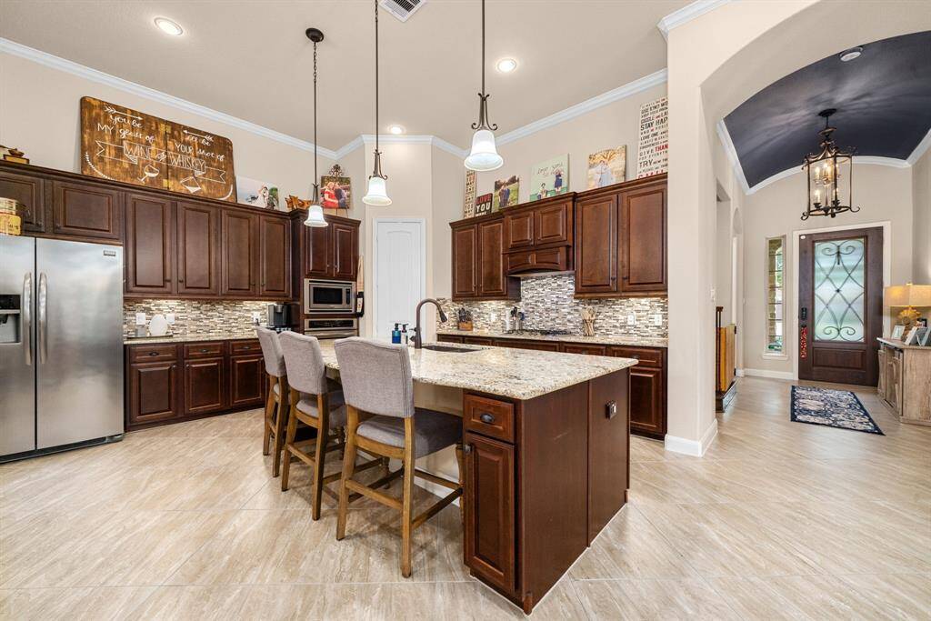 Island kitchen with breakfast bar is great for entertaining, home work or casual dining.