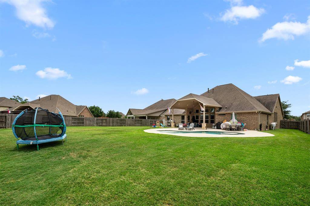 Look at this yard!!  the lot is just shy of 1/2 an acre.