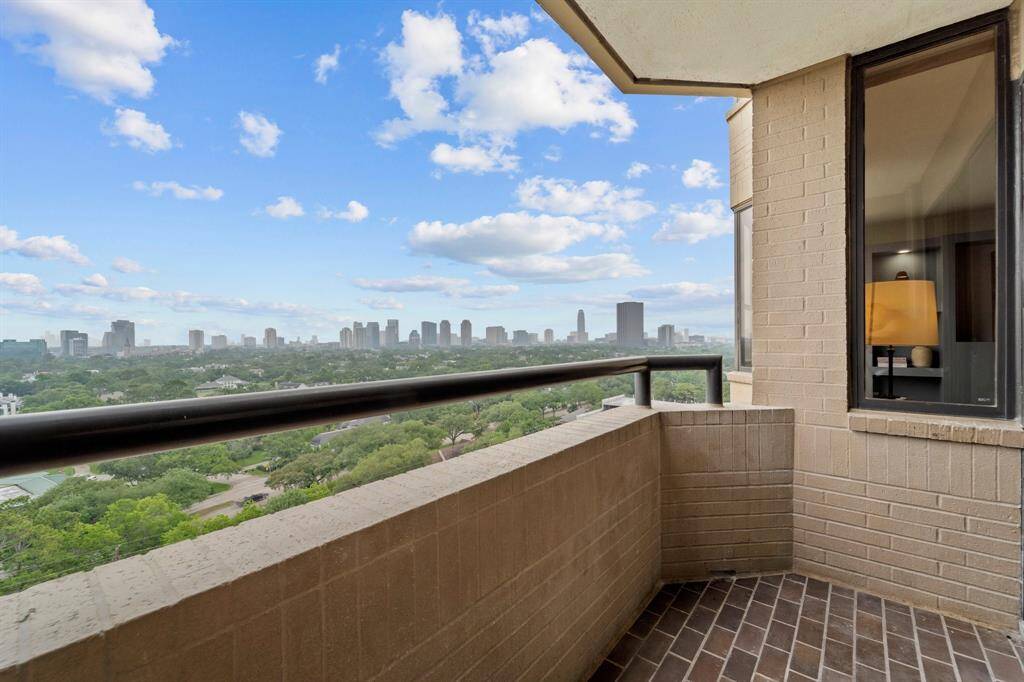 Balcony off dining