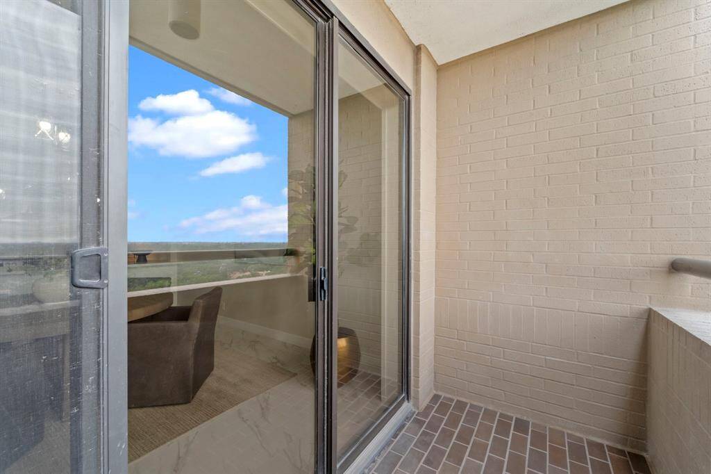 Balcony off dining