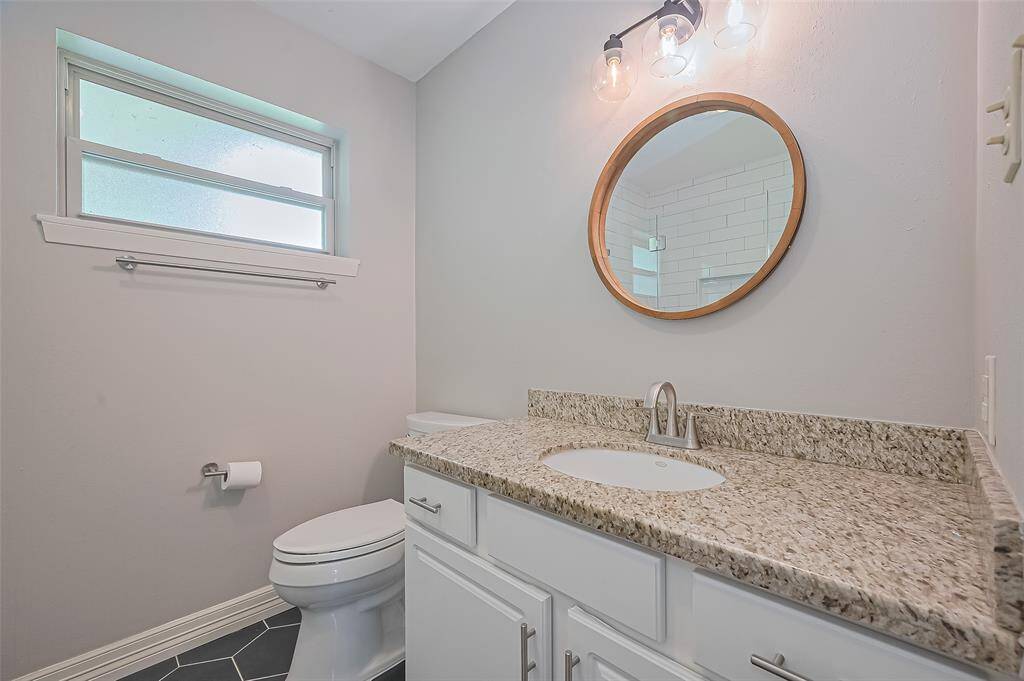 View of the secondary bathroom.