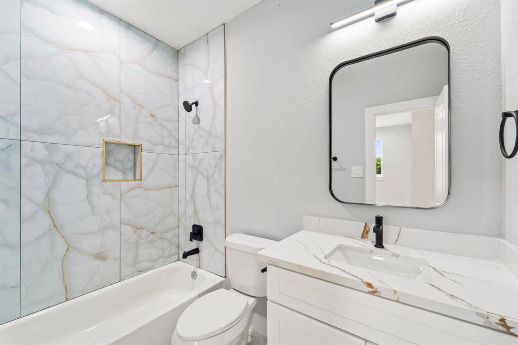 Secondary Full Bath