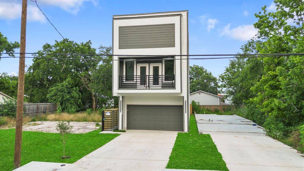 Full front view with driveway and entry