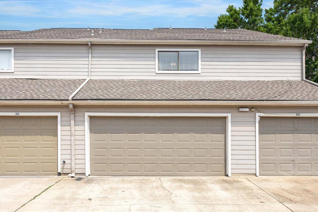 Attached 2 car garage