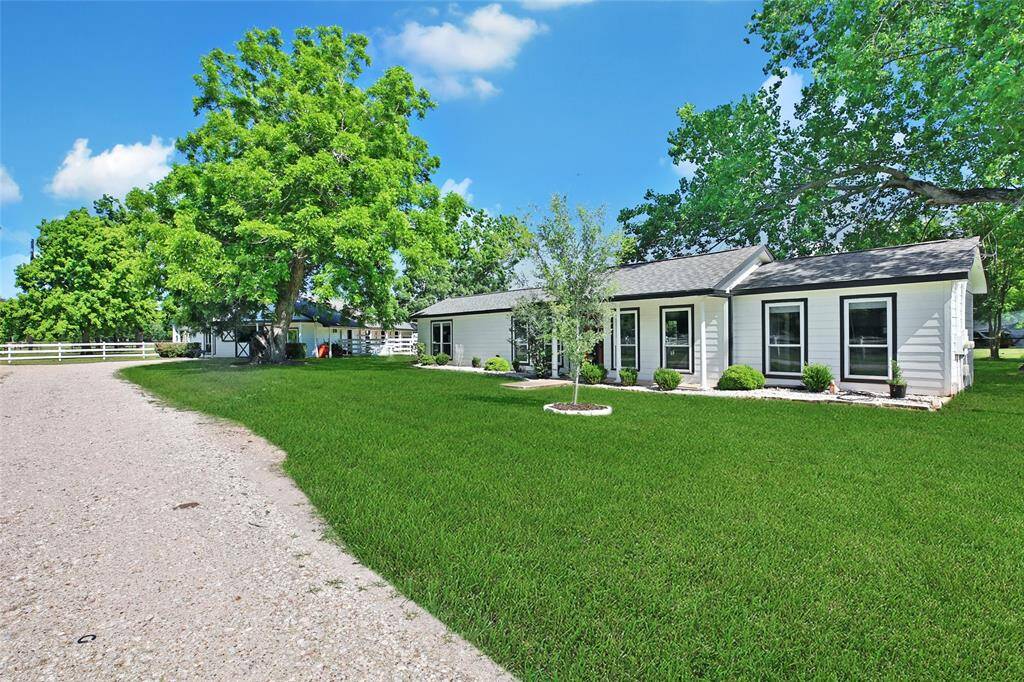 The 2 BR/ 2 BA Guest House located on the property measures over 1000 sf and is on separate utilities, providing ideal rental housing for a barn manager, trainer, groundskeeper, or even traveling clinician.