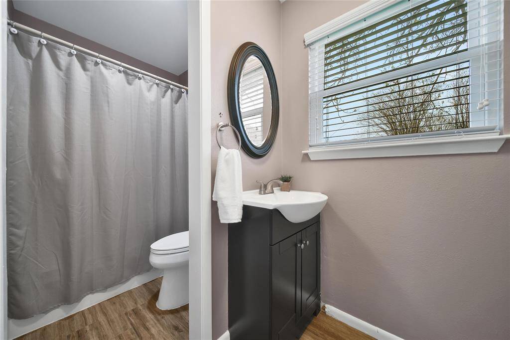 Just one of the Full Bathrooms in the guest house. The second full bath has a walk in shower.