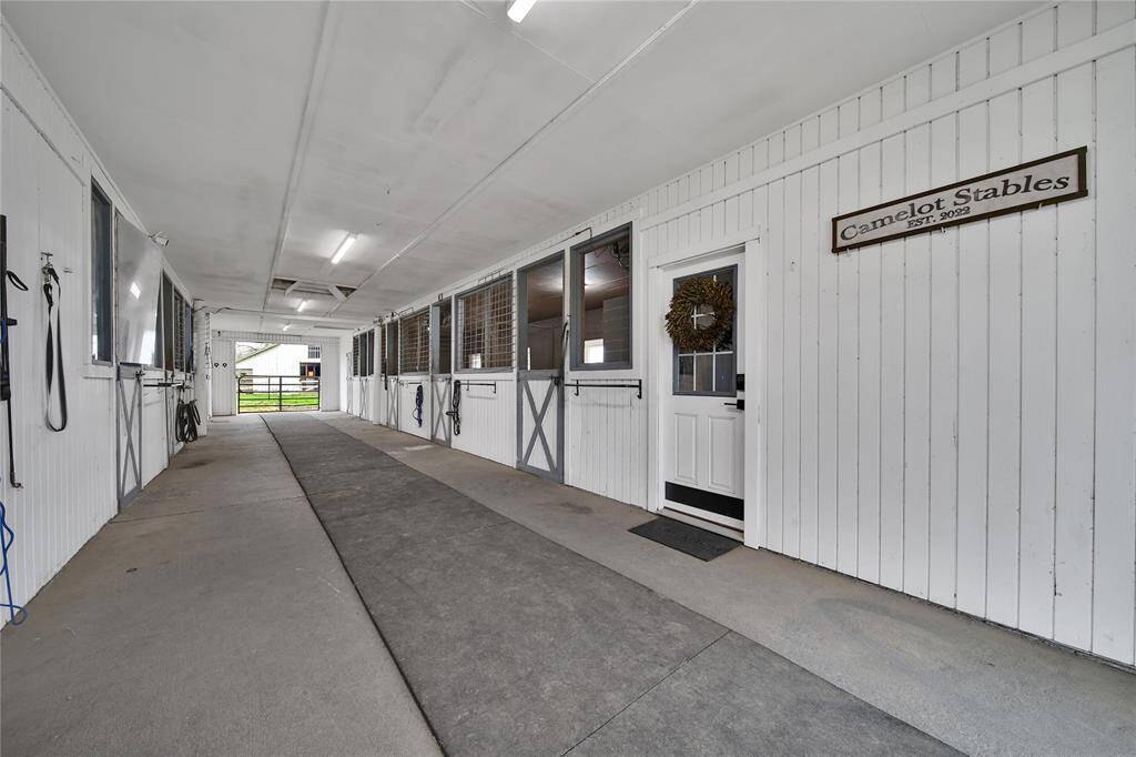 Hot water is available throughout the barn, including the feed, tack, and wash racks.