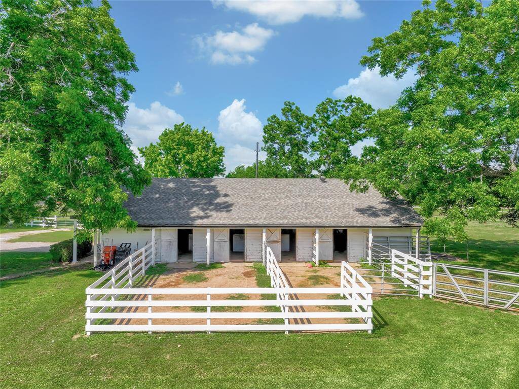 The barn features expansive runs newly rebuilt using 4 board fencing provides your horses with direct outdoor access from large, oversized 12 x 24 stalls.