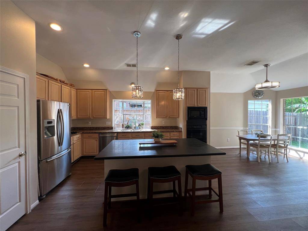 Light and bright rooms with large windows.