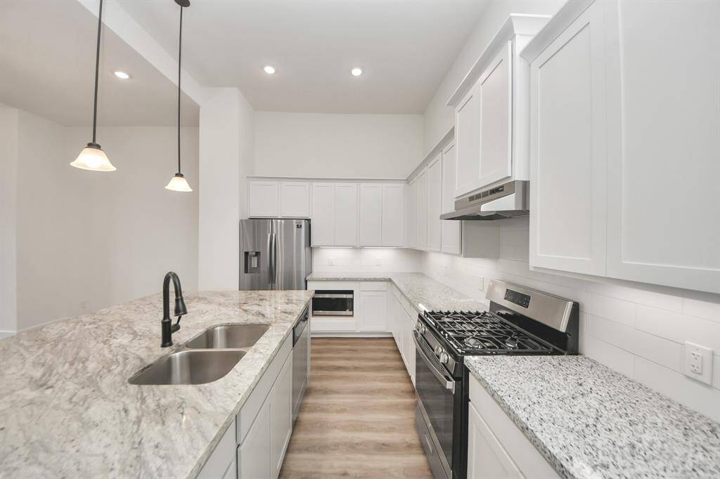 Stainless steel refrigerator is included!