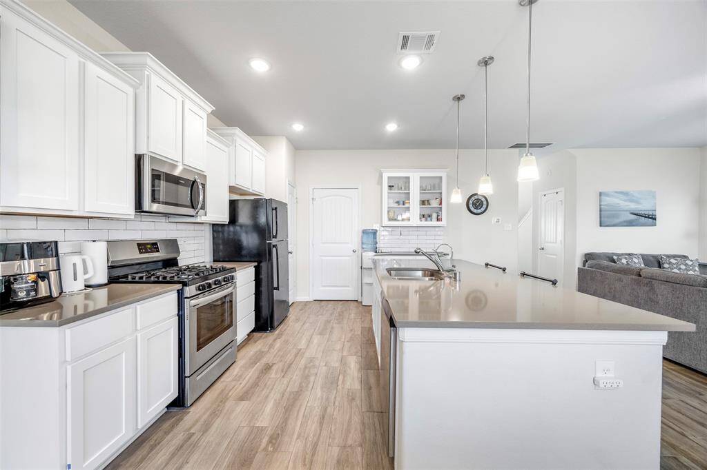 This open-concept is bright and inviting, ideal for both relaxation and entertaining.