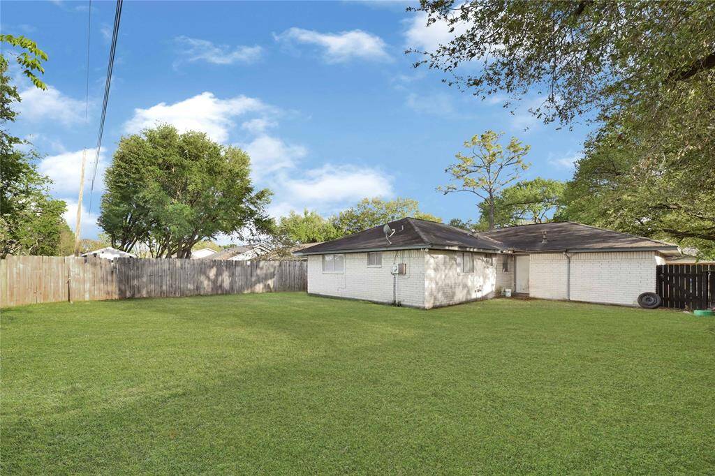 Spacious Backyard