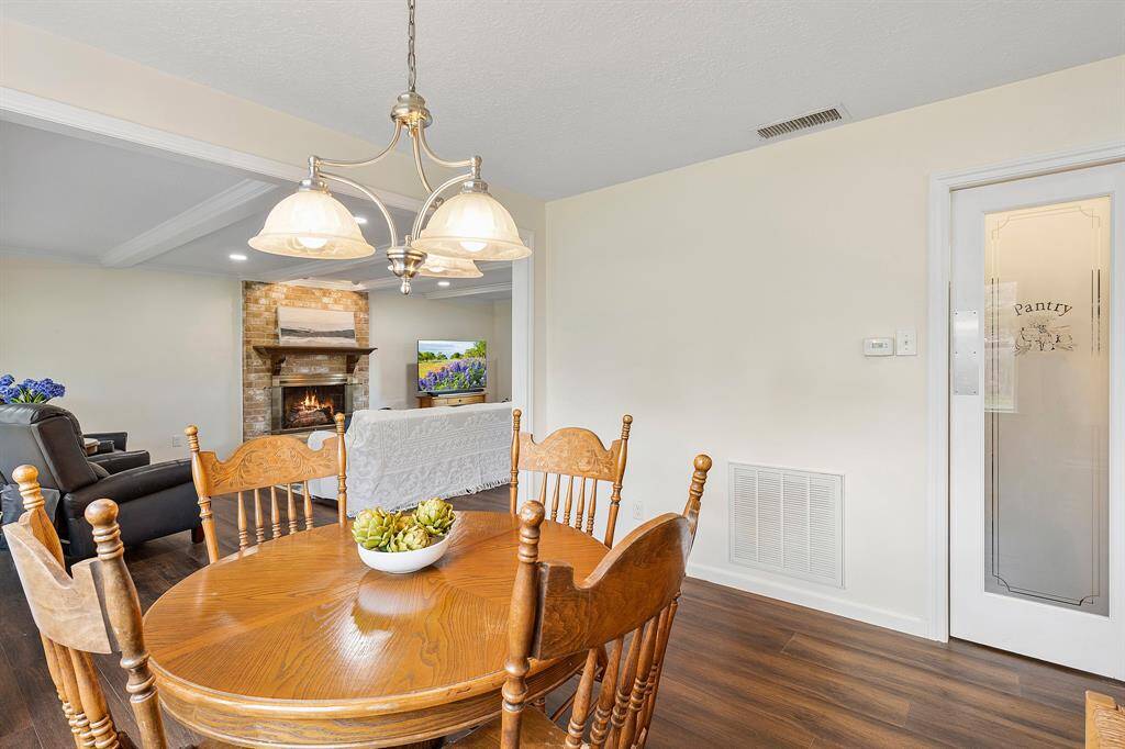 Cozy breakfast nook with a seamless view into the inviting living area.