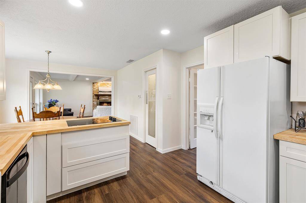 Open concept kitchen!