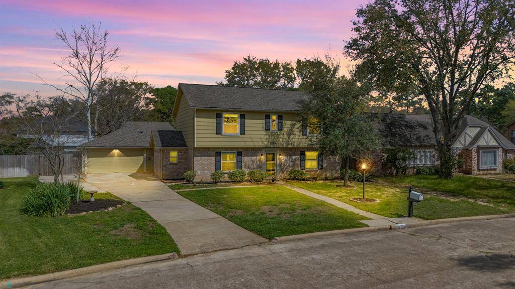 Welcome Home!Updates: Roof (2018), HVAC (2023), Kitchen updated (2024), Kitchen Countertops (2025), Windows (2022), and much more! Contact Listing Agent for the full list of updates.