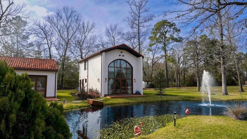 Breathtaking lake views with two charming casitas offering privacy and comfort.