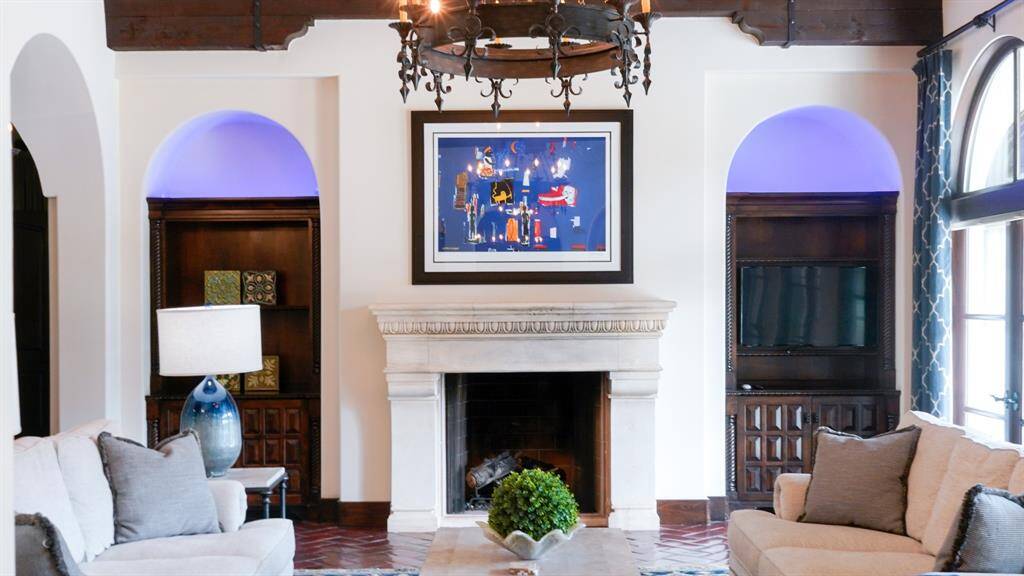 A welcoming living room that invites you to relax and enjoy the ambiance.