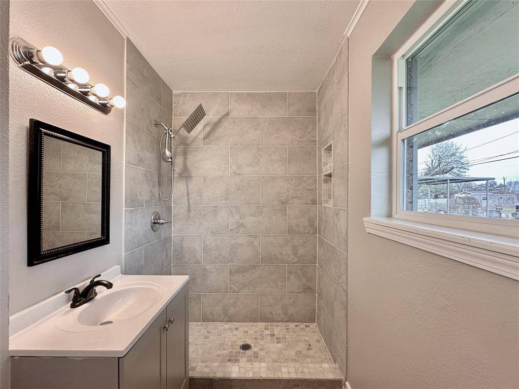 Primary bath with shower place