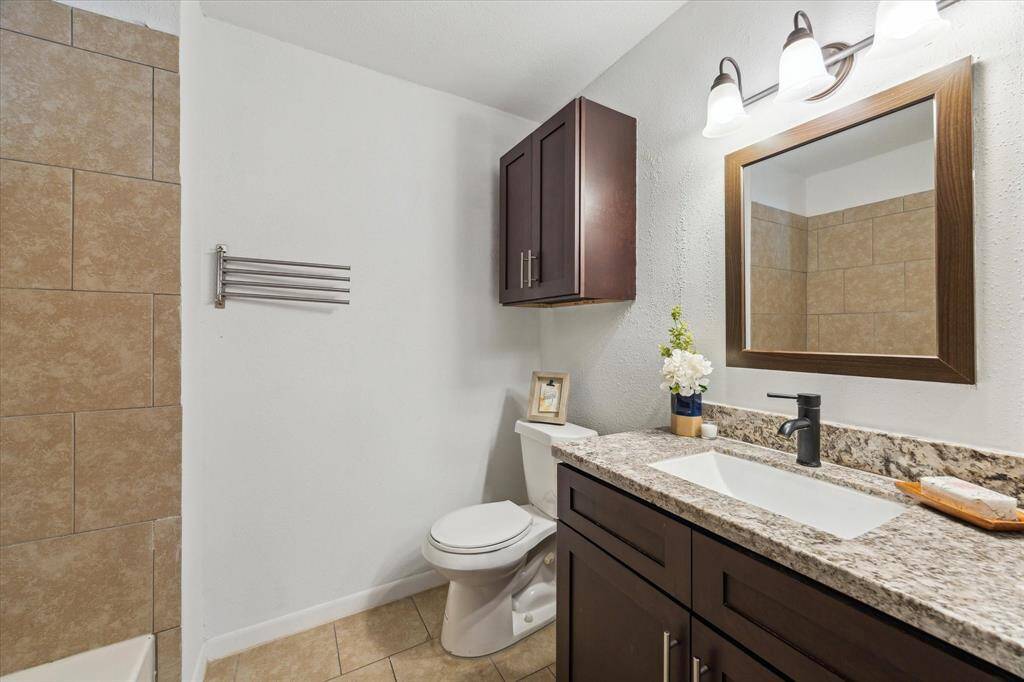 A beautifully appointed full bath in the hallway features granite countertops and offers you and guests both comfort and privacy.