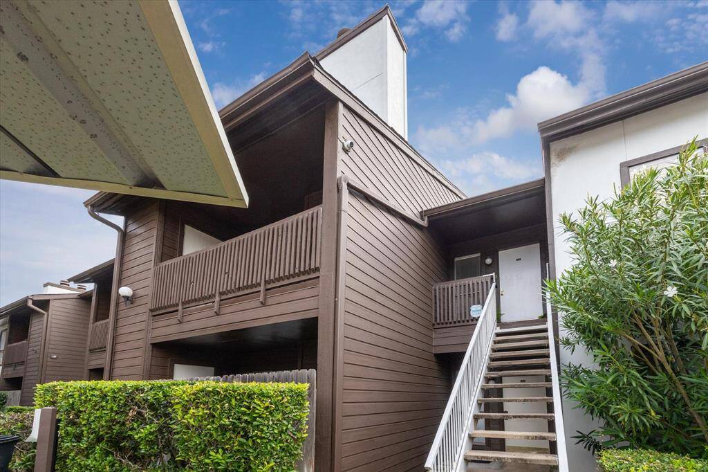 Welcome Home to 8020 Braesmain, #1710, located in one of the city’s most convenient and sought-after neighborhoods! This beautifully maintained and stylish  condo offers  gated access, reserved parking, and lush, professionally landscaped grounds. Whether you're seeking vibrant city life or a peaceful retreat, this property delivers the best of both worlds.