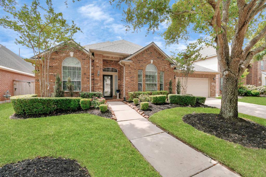 Everyone wants a good size one-story!! This is  a well-designed layout that fulfills all your needs. Nestled on a peaceful cul-de-sac street and conveniently close to the lake, this residence balances spaciousness with warmth, providing the perfect canvas for you to make it your own.