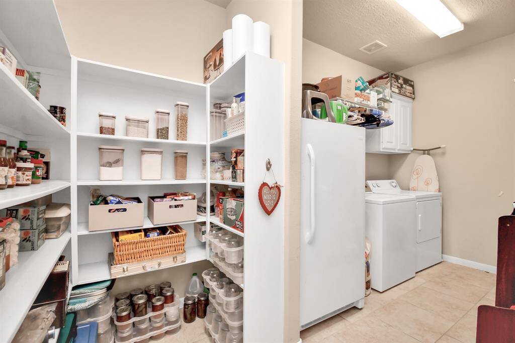 This combination pantry and laundry room is genius! With tons of storage space, it offers an excellent solution for keeping everything organized and easily accessible.