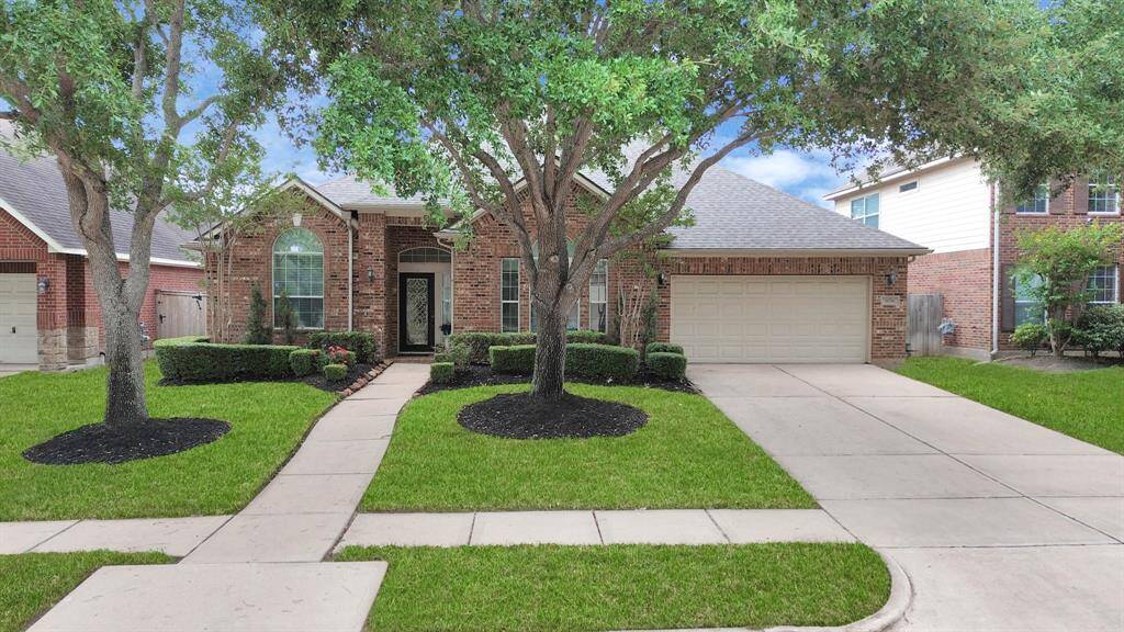 Don't miss this opportunity to own a well-maintained single-story home with recent roof, AC, and water heater. This home is ready and waiting for you to make it yours! Welcome home!