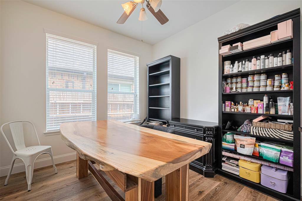 Extra Office/Sitting space in primary