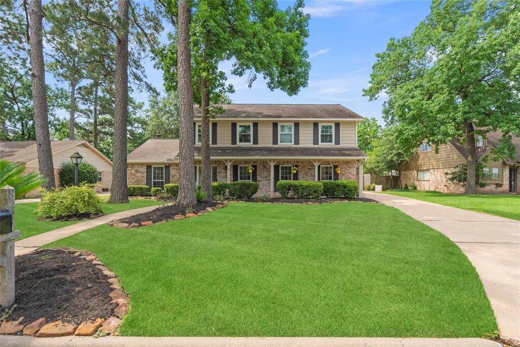 Welcome to 8223 Bairnsdale Lane.