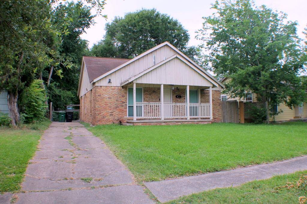 NOTE LONG DRIVEWAY