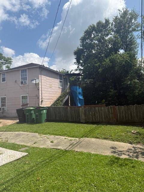 GARAGE APT 8302 1/2 WIER