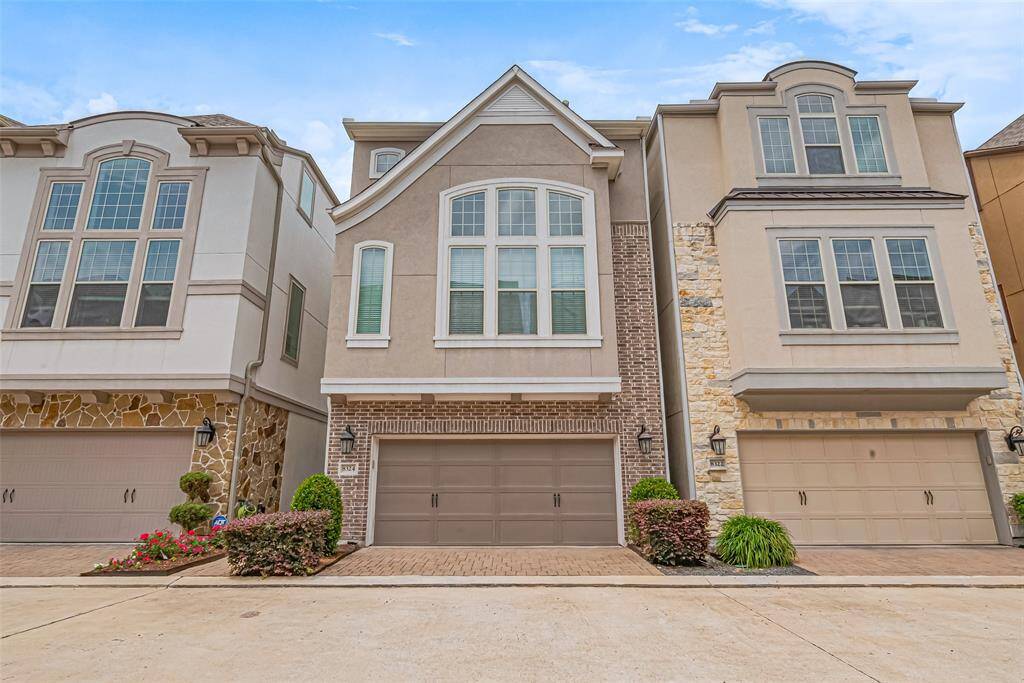 This beautiful townhouse has a stunning combination of stucco and brick and offers 3 bedrooms, 3 full bathrooms, as well as a 2-car garage. Apart from these amazing features, the house also has many other upgrades. You can have a great time this summer by basking in the sun at the nearby community pool.