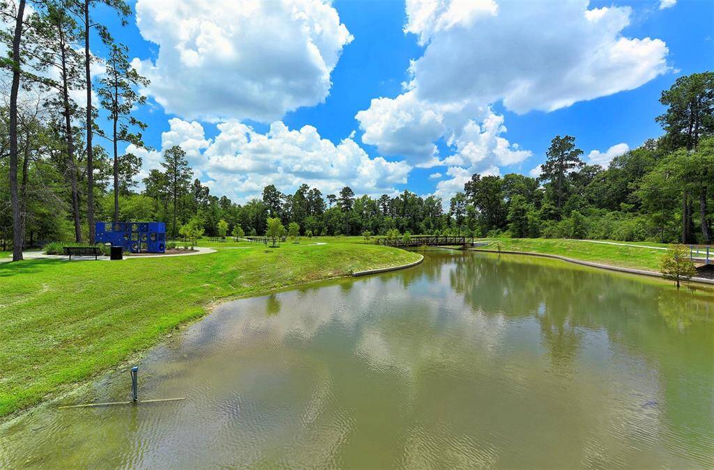 This tranquil area features a scenic lake with a zero-entry pebble beach, surrounded by a wildlife garden, playground, and picnic spaces. The natural setting is enhanced by a comprehensive trail system, offering residents a perfect blend of leisure and outdoor enjoyment.