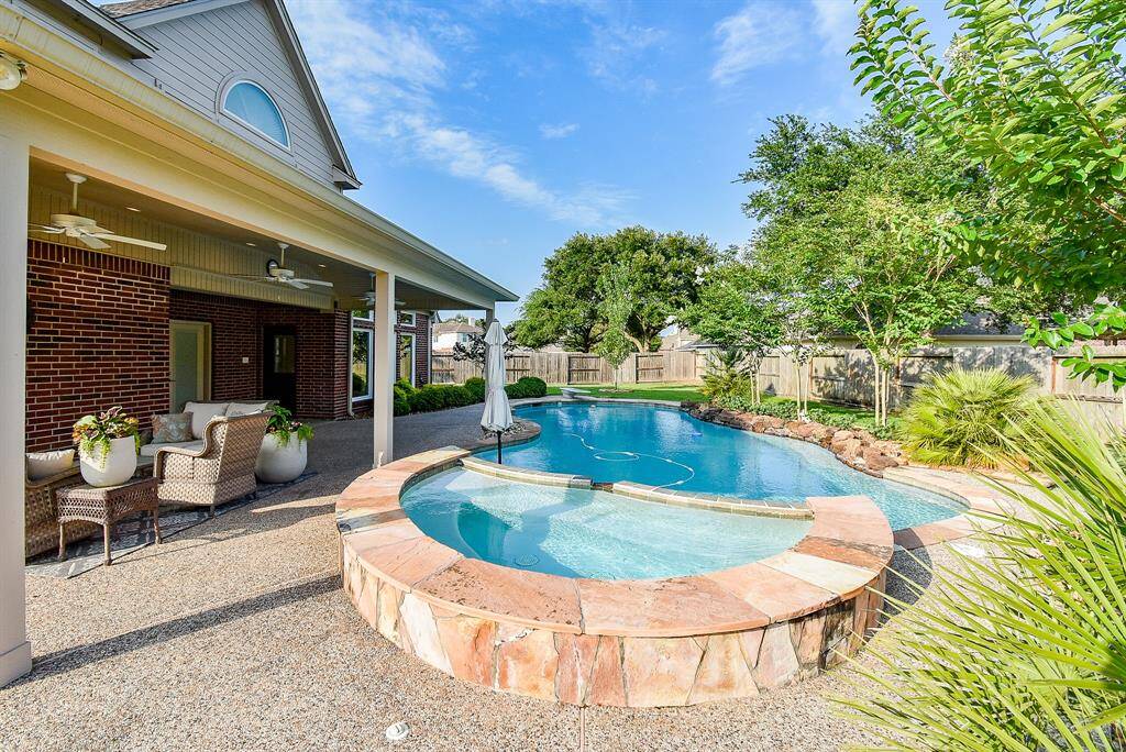 Pool cleaner and umbrella convey with home.
