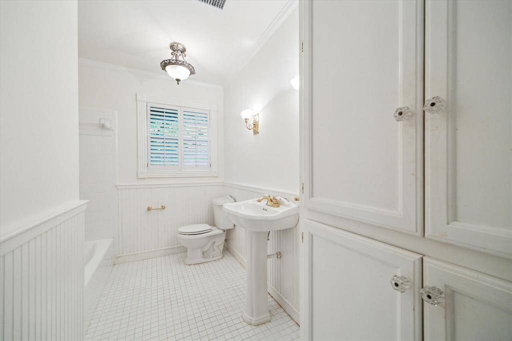 Spacious hall bathroom with a tub/shower combo and nice storage cabinets.