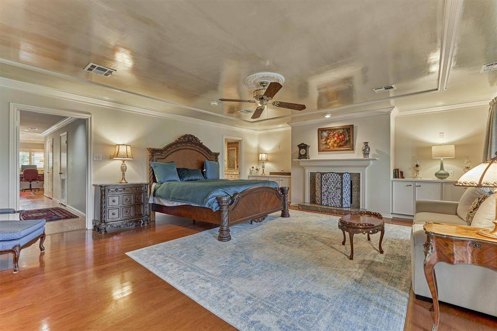 Primary offers 2 separate bathrooms & closets