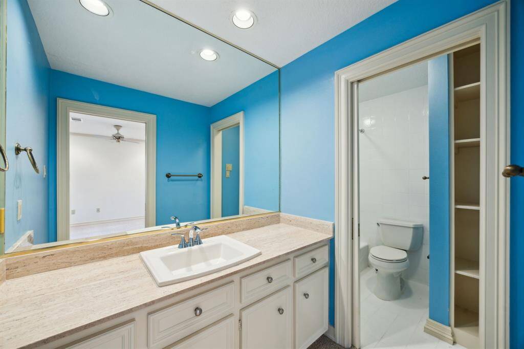 Both guest bedrooms offer private en-suite baths and walk-in closets.