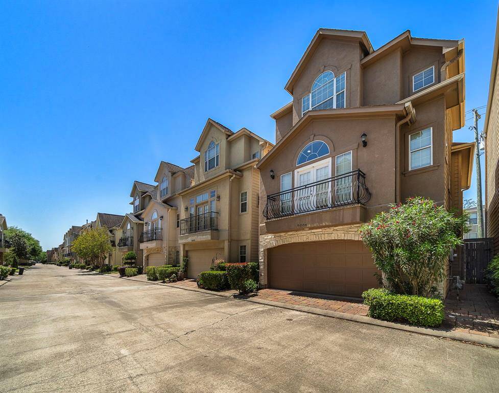 Welcome to 9004 Harbor Hills!