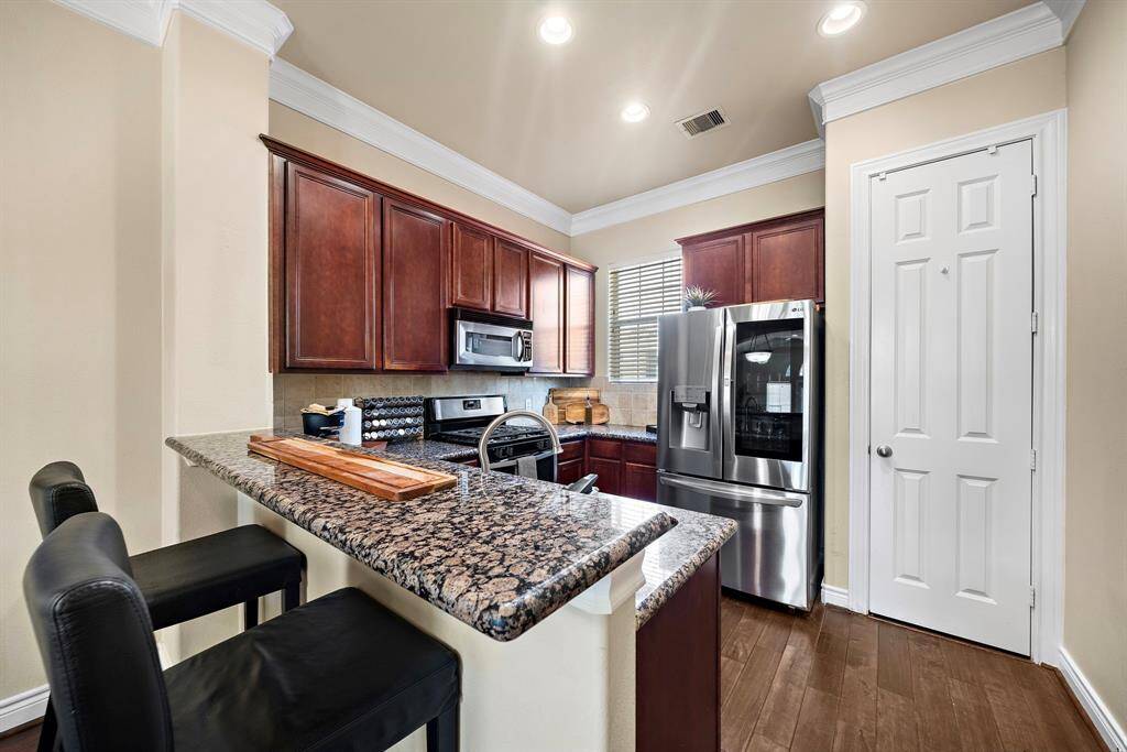 The kitchen offers function and easy for culinary adventures or quick meal prep.
