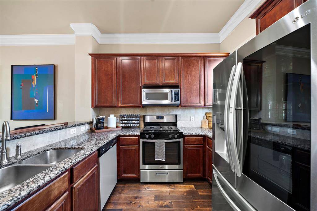 Granite countertops, SS appliances, and plenty of counter and cabinet space.