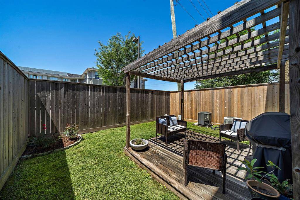 One more look at this fabulous backyard.