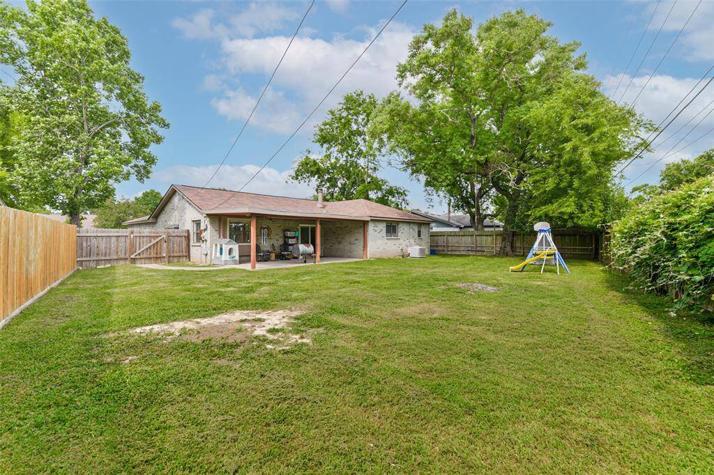 This oversized yard has plenty of room for a pool or other outdoor activities.