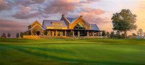 The clubhouse at Chambers Creek, The Summit offers sweeping golf course views, rustic-luxe architecture, and is home to Jerry’s—the community’s signature restaurant and social gathering spot.