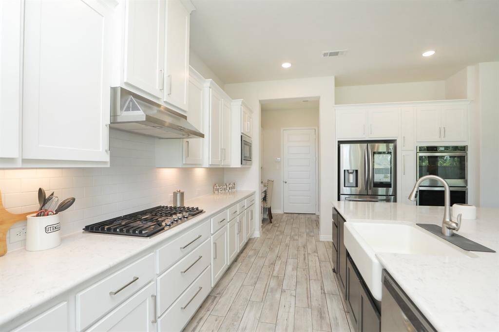 Gas cooktop and double ovens