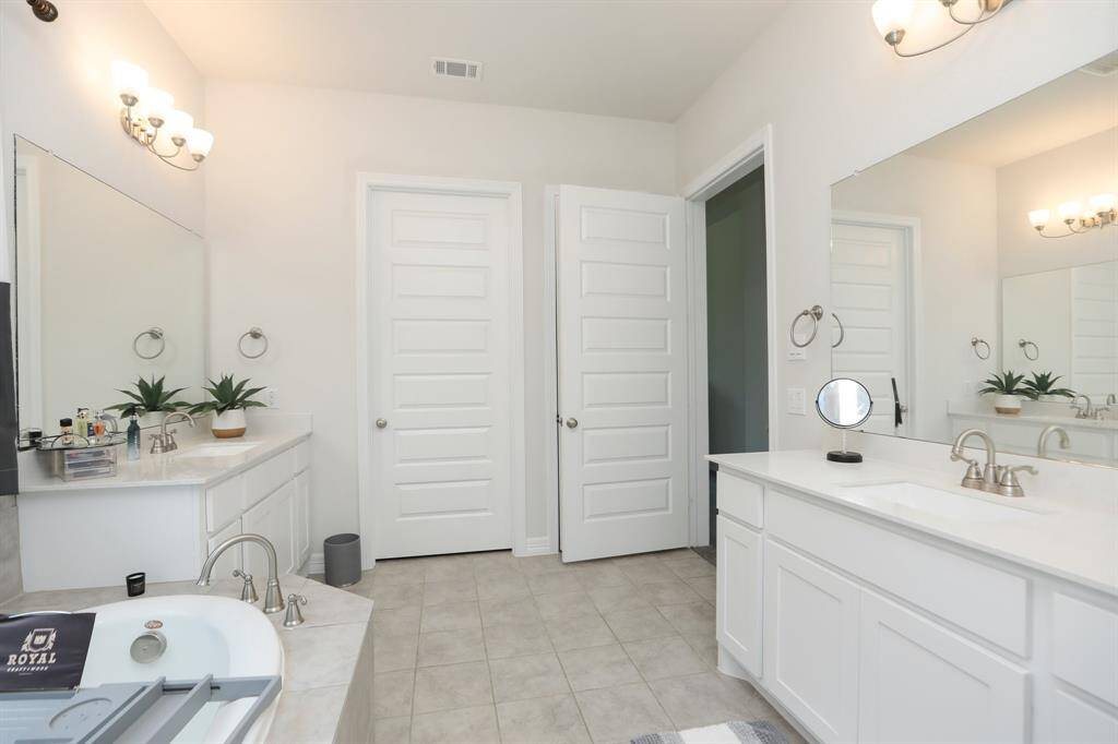 Double Sinks in the Primary downstairs.