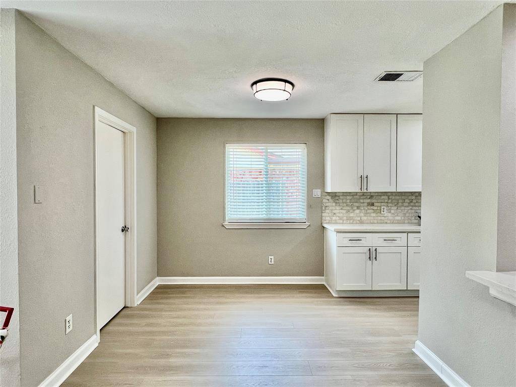 Casual Dining Area off the Kitchen