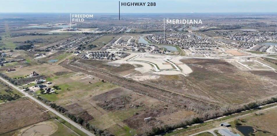 30 mins from the medical center and downtown. Meridiana is less than 5 minutes away.