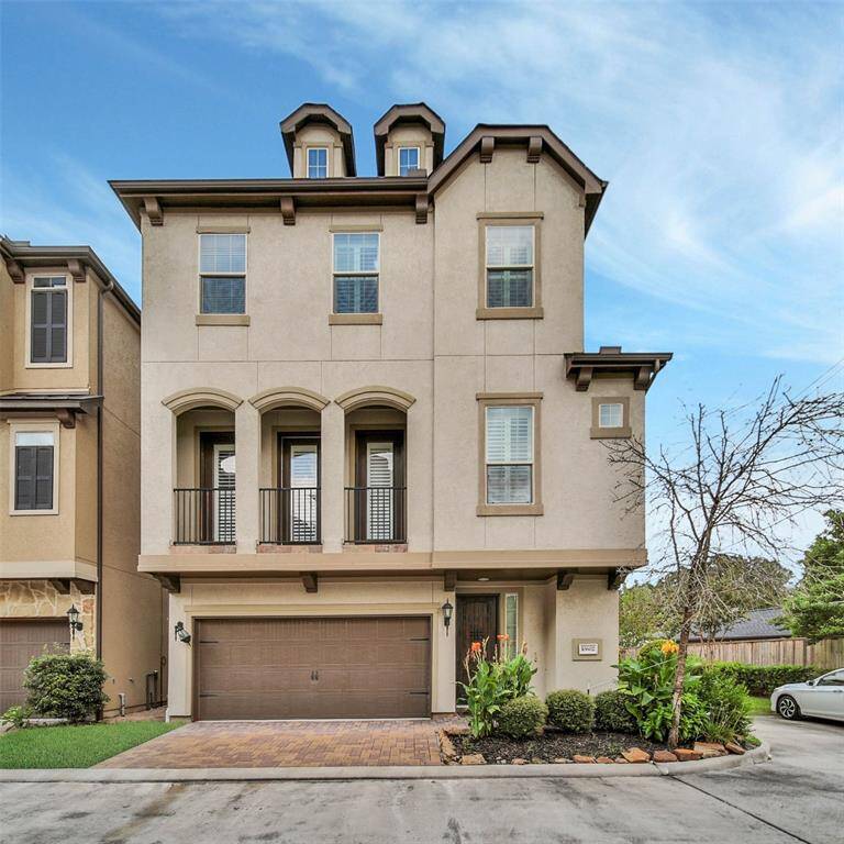 A 4-bed, 3.5-bath home in Spring Branch.